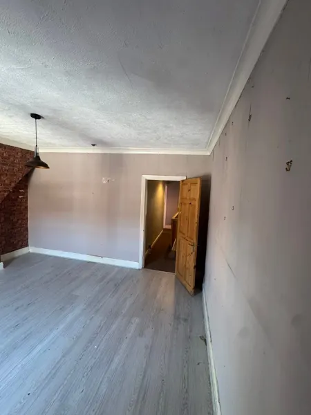 Upper room towards the doorway